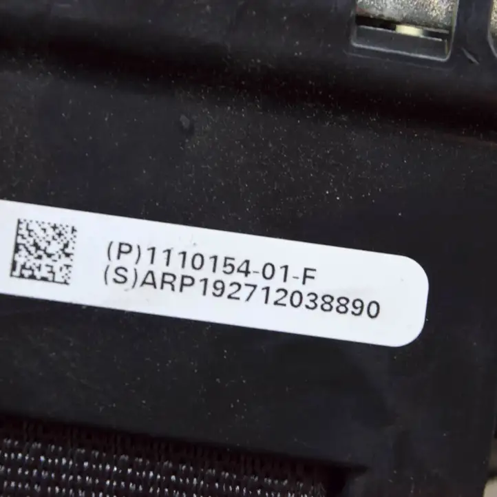 Tesla Model 3 (2017 - 2023)  111015401F Задний ремень безопасности