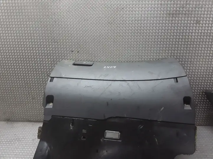 Audi A6 (1997 - 2001)   Комплект ящика для вещей (бардачка)