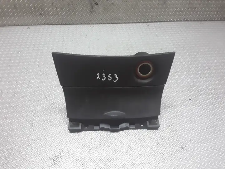 Mazda 3 I (2003 - 2006) Пепельница — фото 1