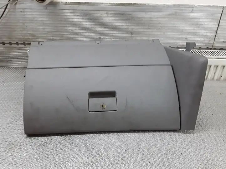 Volkswagen Jetta V (2005 - 2010)  1J1857101B Комплект ящика для вещей (бардачка)