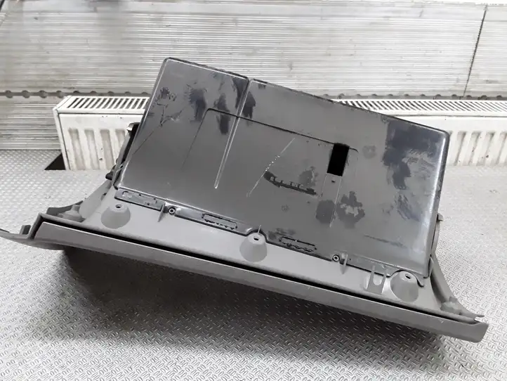 Volkswagen Jetta V (2005 - 2010)  1J1857101B Комплект ящика для вещей (бардачка)