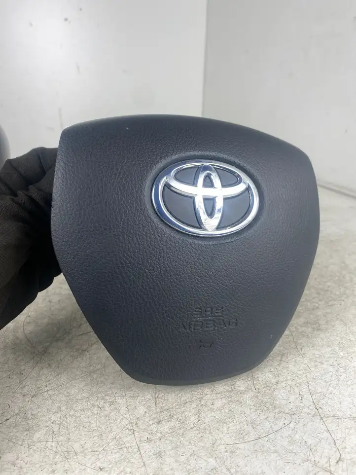 Toyota Auris E180 (2012 - 2018) 4513002450 Подушка безопасности руля — фото 1