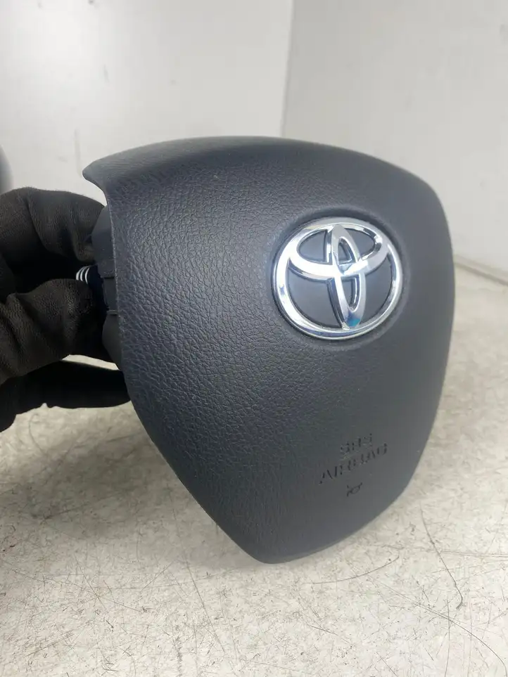 Toyota Auris E180 (2012 - 2018) 4513002450 Подушка безопасности руля — фото 2
