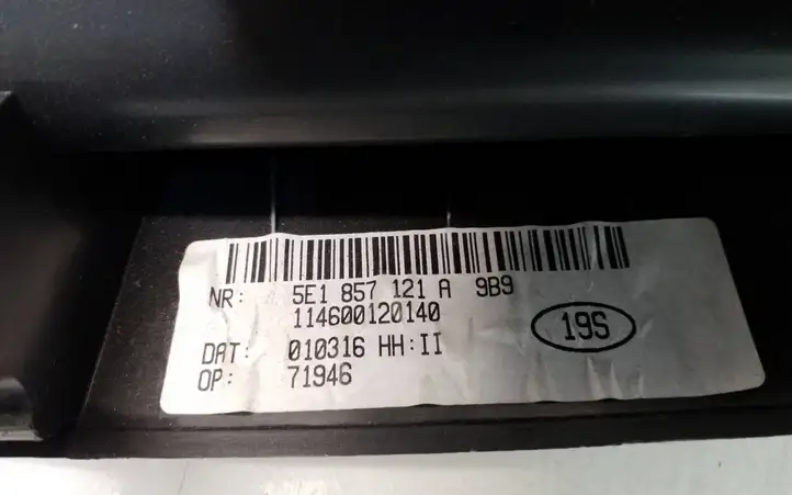 Skoda Octavia Mk3 (5E) (2013 - 2019)  5E1857121A Комплект ящика для вещей (бардачка)