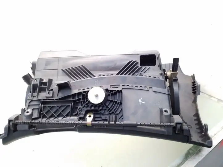 Skoda Octavia Mk2 (1Z) (2004 - 2013) 1Z1857097H Бардачок в сборе — фото 4