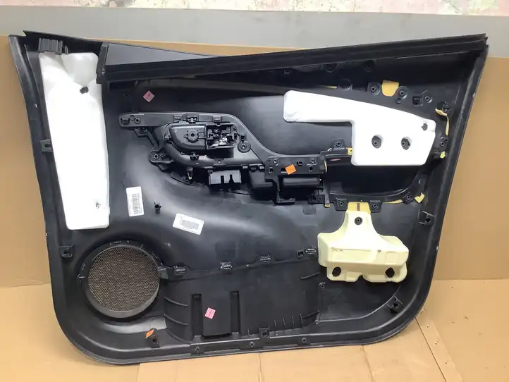 Toyota Yaris (2014 - 2019) 677640D130 Обшивка передней двери — фото 3