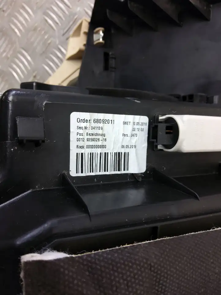 BMW X1 F48 F49 (2015 - 2022) 9359326 Бардачок в сборе — фото 4
