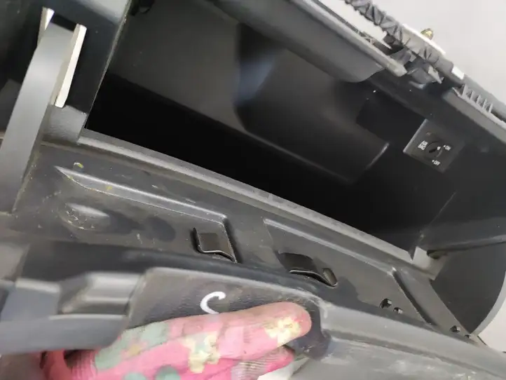 Skoda Octavia Mk2 (1Z) (2004 - 2013) 1Z1857097L Бардачок в сборе — фото 5