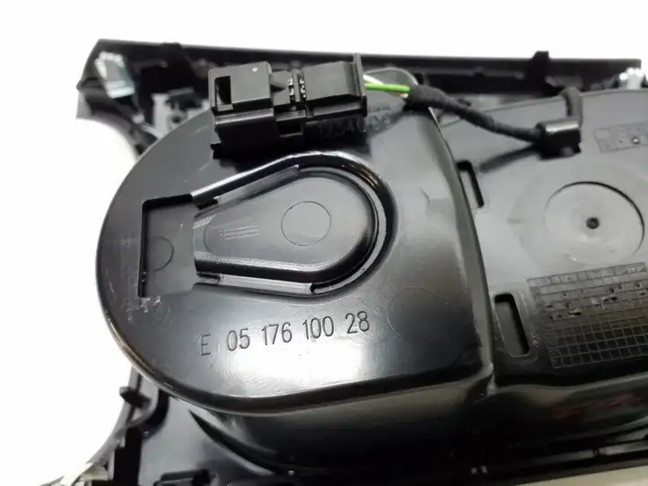Mercedes-Benz CLA C117,X117,W117 (2013 - 2019) A1766801610 Подстаканник — фото 9