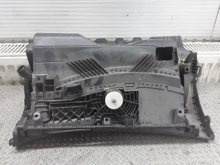Skoda Octavia Mk2 (1Z) (2004 - 2013) 1Z1857097L Бардачок в сборе — фото 3