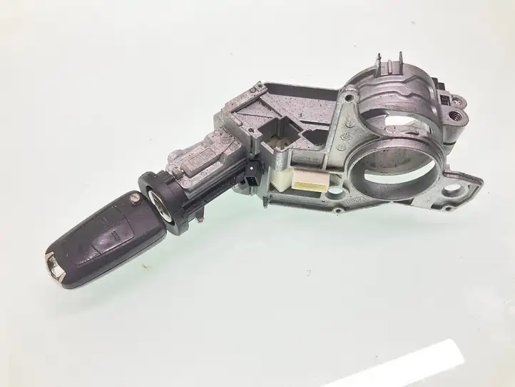 Opel Zafira (2006 - 2008)  2421430 Замок зажигания