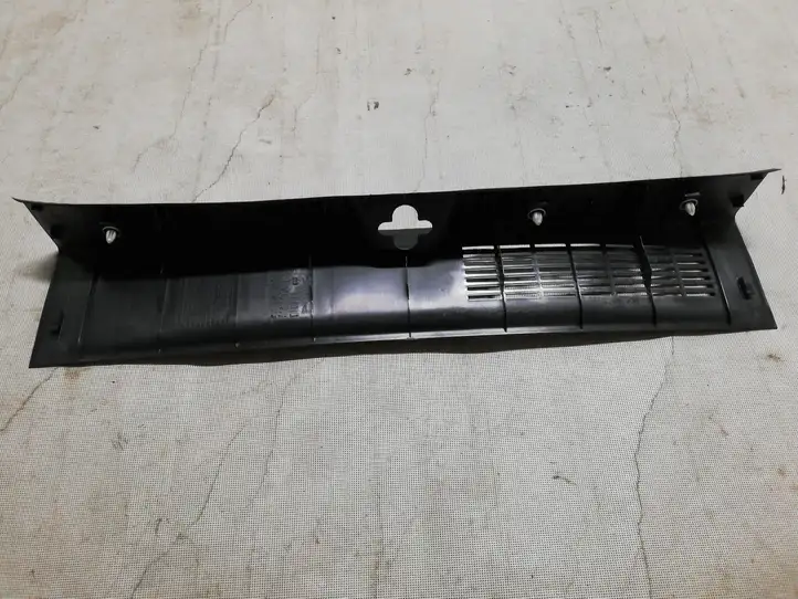Mitsubishi Outlander (2018 - 2021) 7240A135 Отделка порога багажника — фото 6