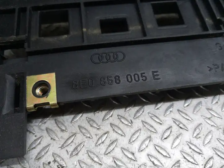 Audi A4 S4 B6 8E 8H (2000 - 2006) 8E0858005E Прочие детали панели — фото 2