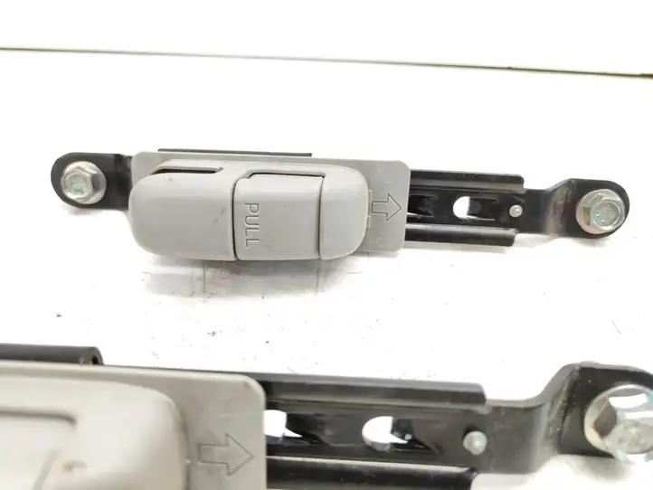 Suzuki SX4 (2006 - 2009)  BHC0560057T Регулировочная планка ремня безопасности