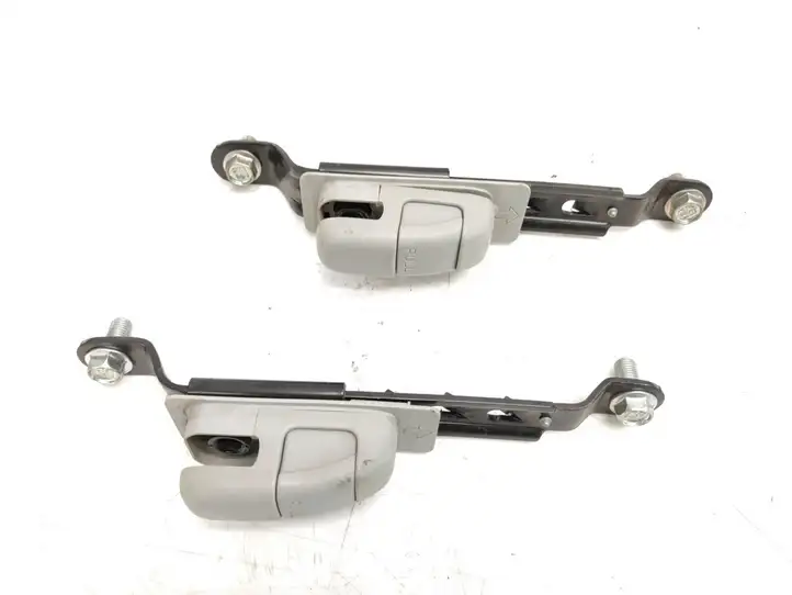 Suzuki SX4 (2006 - 2009)  BHC0560057T Регулировочная планка ремня безопасности