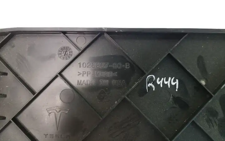 Tesla Model X (2015 - 2021) 102886700B Крышка бардачка — фото 3