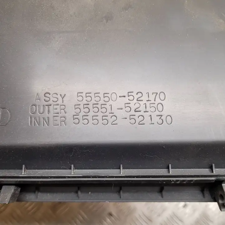 Toyota Yaris (2005 - 2009) 5555052170 Крышка бардачка — фото 3