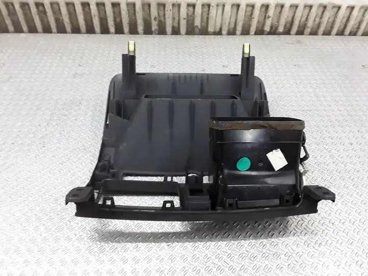 Toyota Avensis T250 (2003 - 2006)   Другая деталь панели