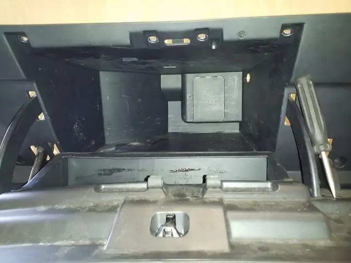 Nissan Qashqai (2010 - 2013) 68520BR00A Бардачок в сборе — фото 6