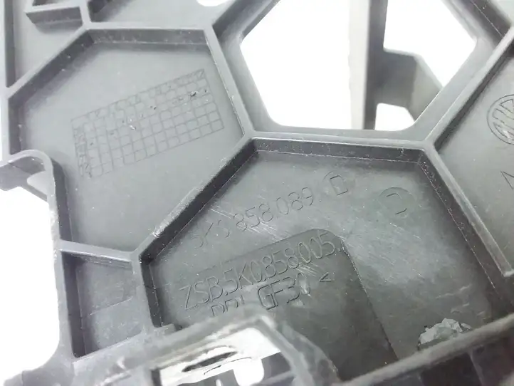 Volkswagen Golf VI (2009 - 2013) 5K0858089D Отделка магнитолы — фото 3