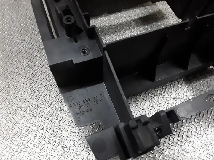 Mercedes-Benz C W203 (2000 - 2007) A2036890216 Прочие детали панели — фото 3