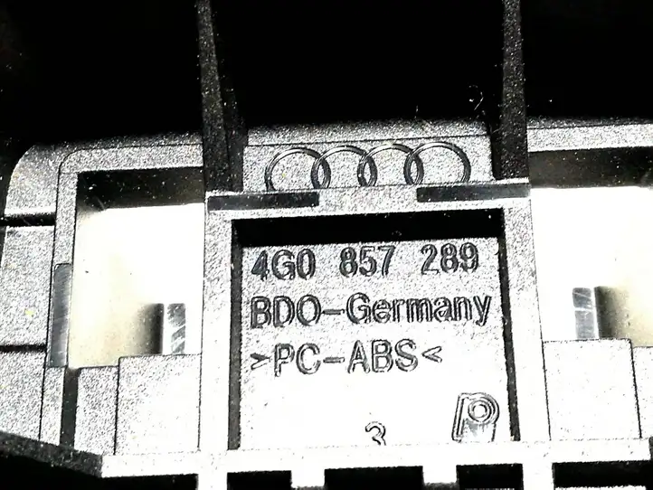 Audi A7 S7 4G (2010 - 2014) 4G0857289 Прочие детали панели — фото 2