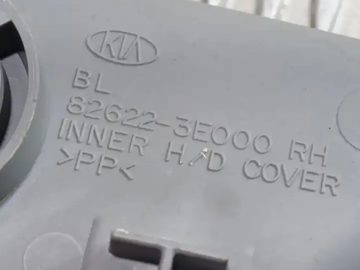 Kia Sorento (2002 - 2006) 826223E000 Прочая отделка передней двери — фото 4