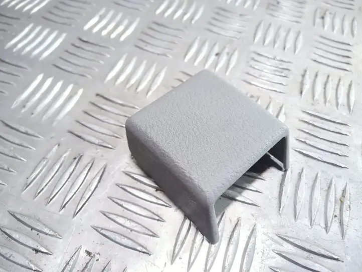 Kia Sorento (2002 - 2006)  895613E000 Отделка рельса задних сидений