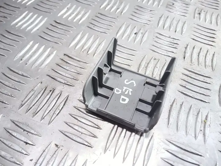 Kia Sorento (2002 - 2006)  895613E000 Отделка рельса задних сидений