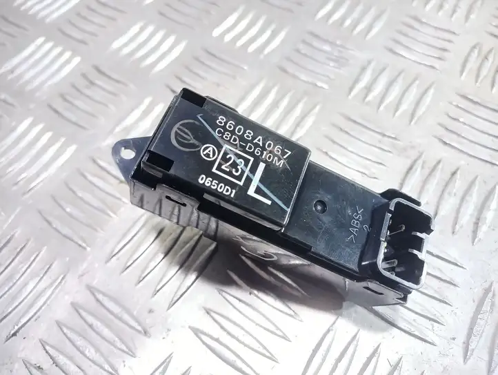 Mitsubishi Lancer VIII (2007 - 2011) 8608A067 Кнопка стеклоподъемников — фото 3