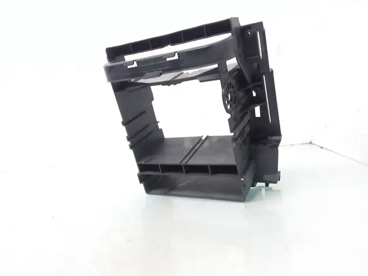 Mercedes-Benz C W203 (2000 - 2007) A2036890216 Отделка магнитолы — фото 2