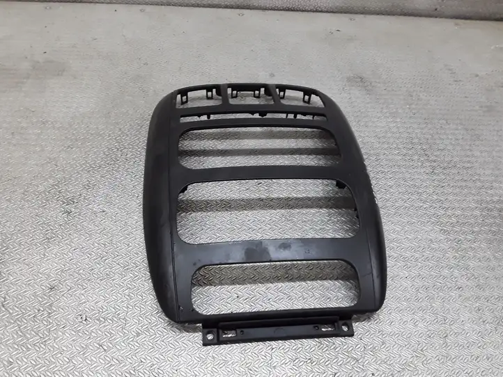 Chrysler Voyager (2001 - 2004)  P05005027AF Отделка радио/ навигации