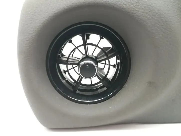 Toyota Yaris (2014 - 2019) 554040D070 Декоративная планка — фото 2