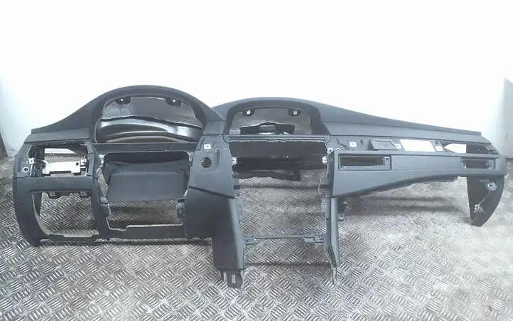 BMW 5 E60 E61 (2004 - 2010)  9123687 Панель