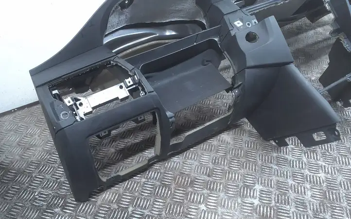 BMW 5 E60 E61 (2004 - 2010)  9123687 Панель