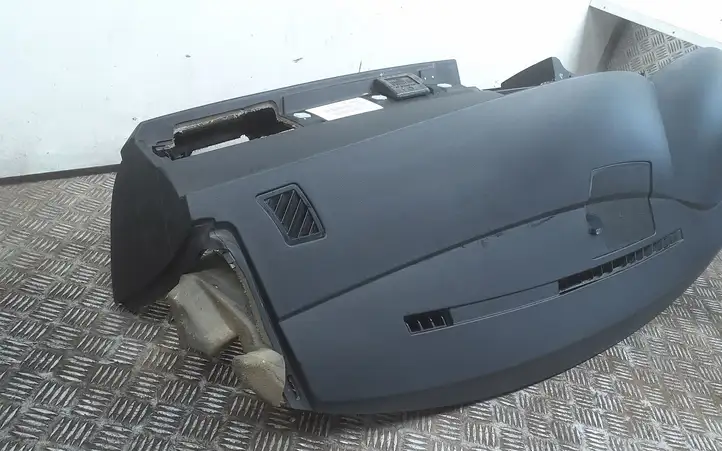 BMW 5 E60 E61 (2004 - 2010)  9123687 Панель