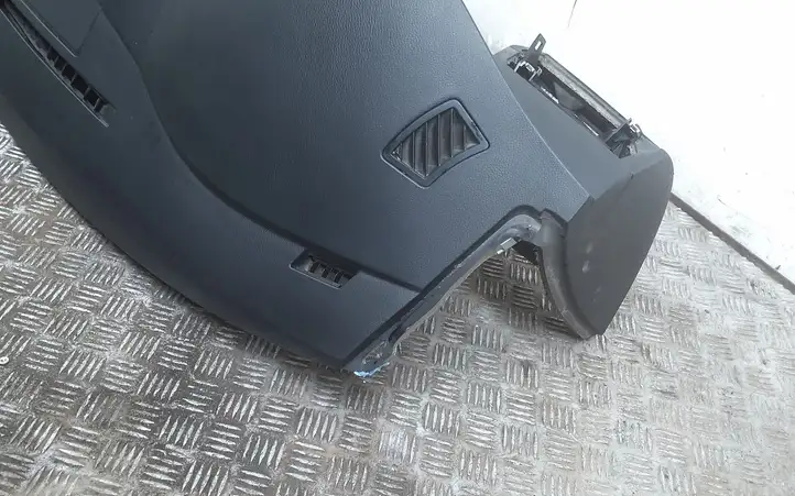 BMW 5 E60 E61 (2004 - 2010)  9123687 Панель