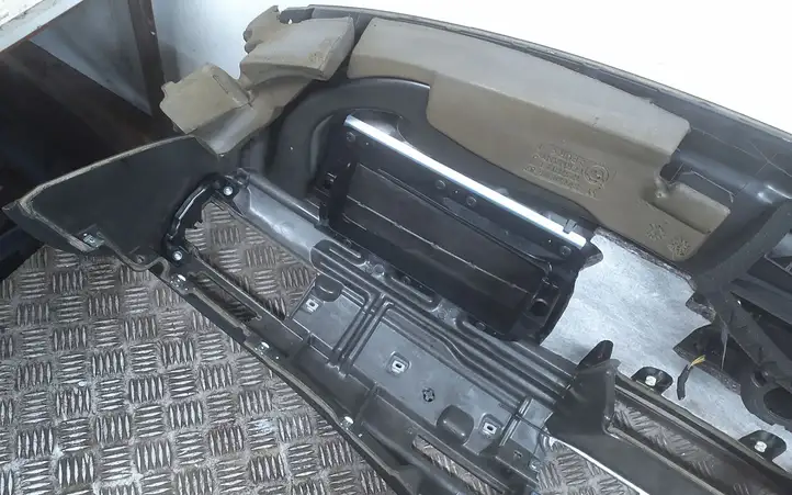 BMW 5 E60 E61 (2004 - 2010)  9123687 Панель