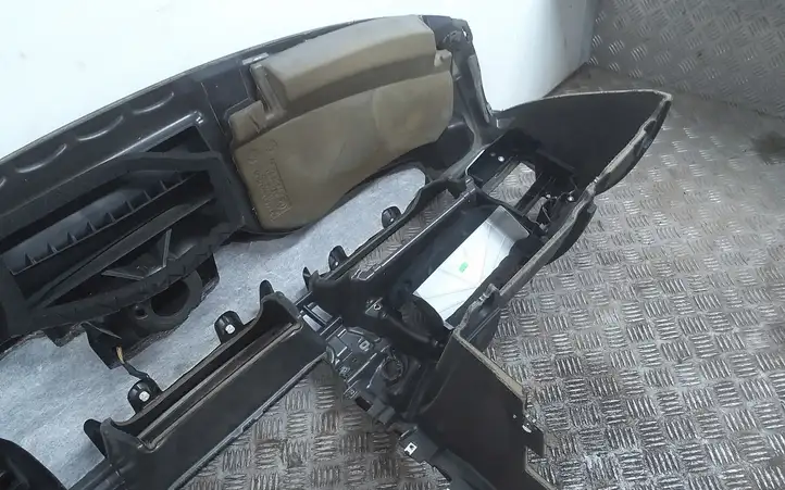 BMW 5 E60 E61 (2004 - 2010)  9123687 Панель