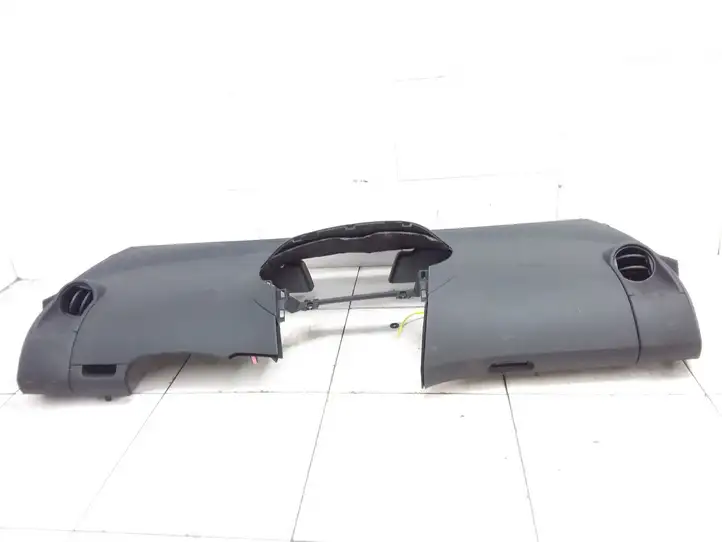 Toyota Yaris (2005 - 2009)  553020D010 Панель