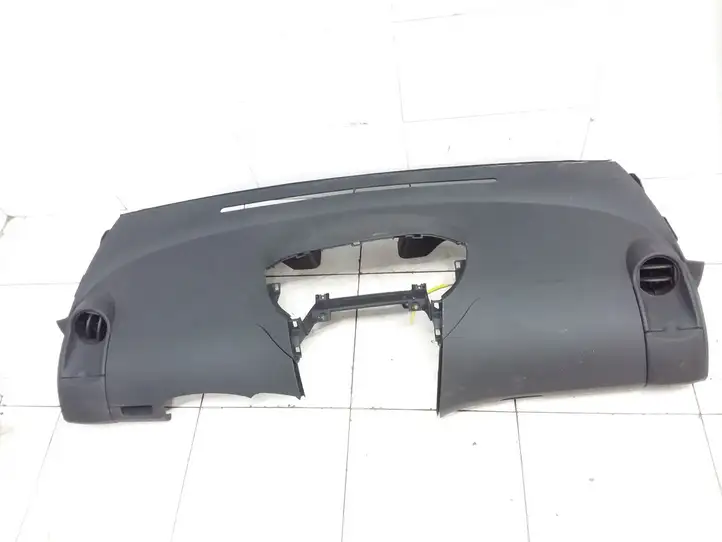 Toyota Yaris (2005 - 2009)  553020D010 Панель