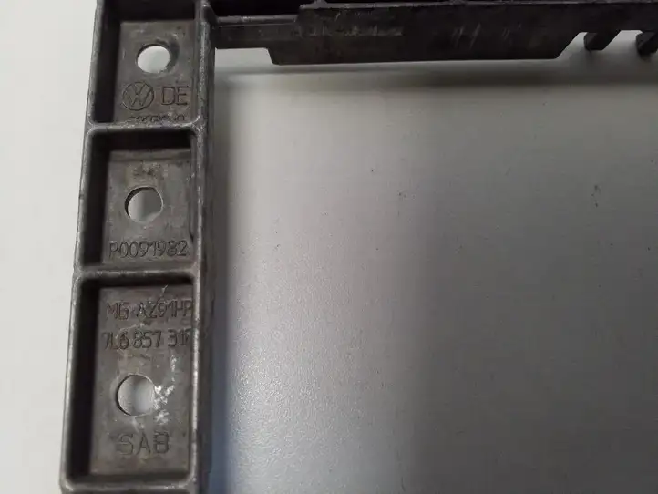 Volkswagen Touareg I (2002 - 2010)  7L6857318 Другая деталь панели