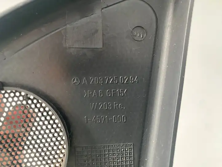 Mercedes-Benz C W203 (2000 - 2007) A2037250294 Накладка бокового динамика — фото 5