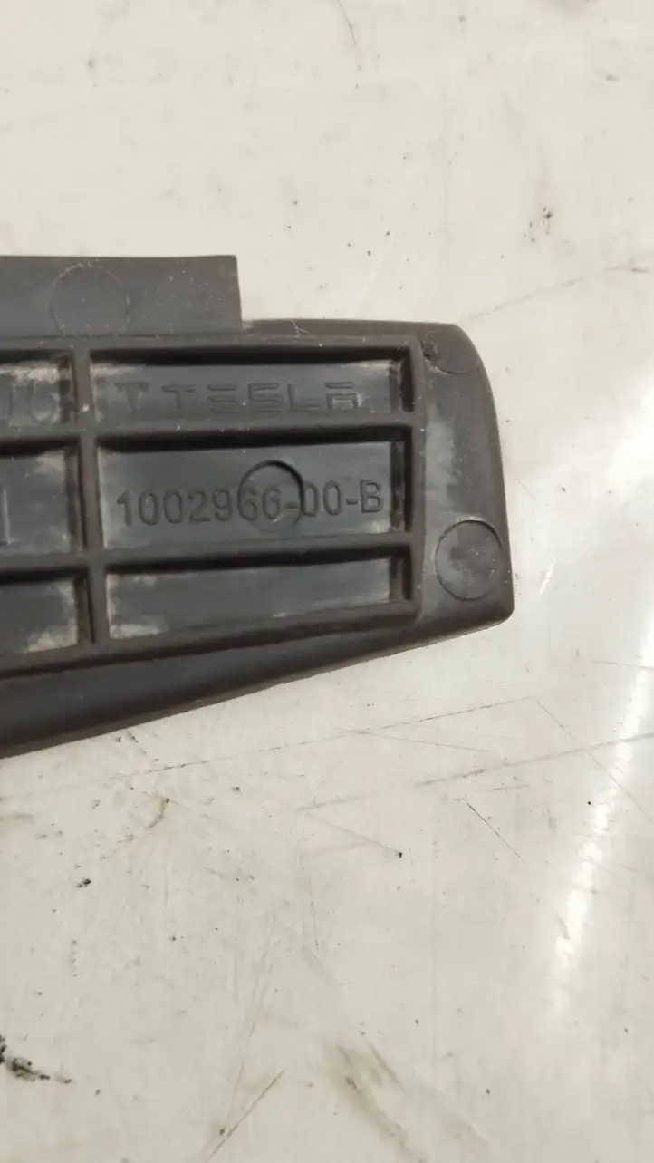 Jeep Grand Cherokee (2010 - 2021) 100296600b Прочая отделка передней двери — фото 3