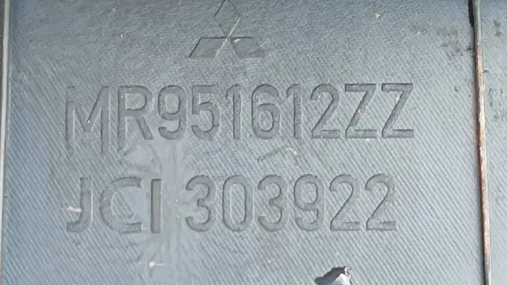 Mitsubishi Colt (2008 - 2012) MR951612ZZ Отделка порога багажника — фото 2