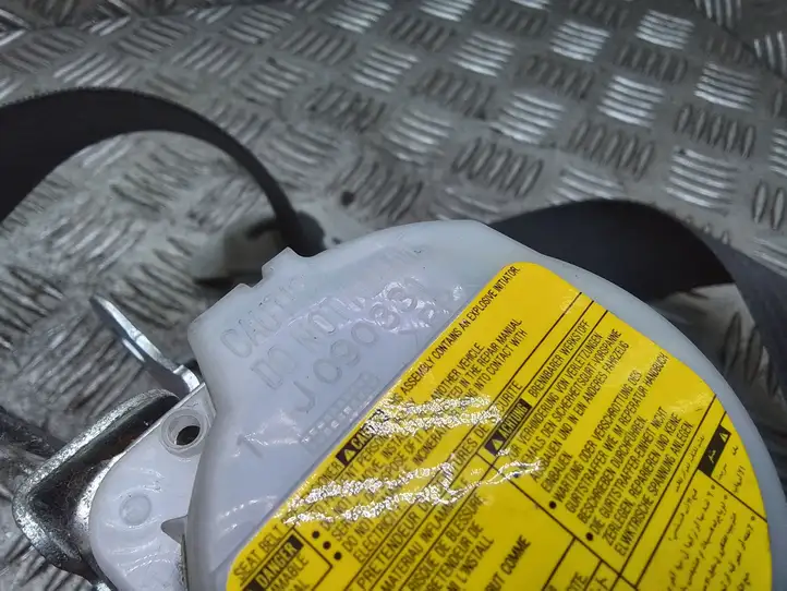 Lexus IS 220 (2005 - 2010)  7M7750P Передний ремень безопасности