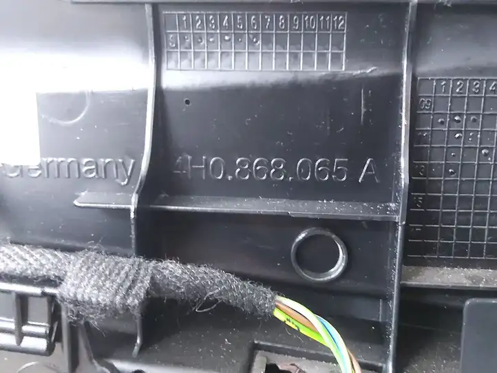 Audi A8 S8 D4 4H (2010 - 2014) 4H0868065A Обшивка задней двери — фото 3