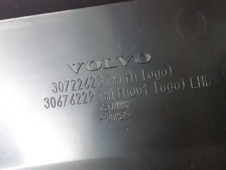 Volvo V70 (2007 - 2013) 30676229 Накладка центрального динамика — фото 3
