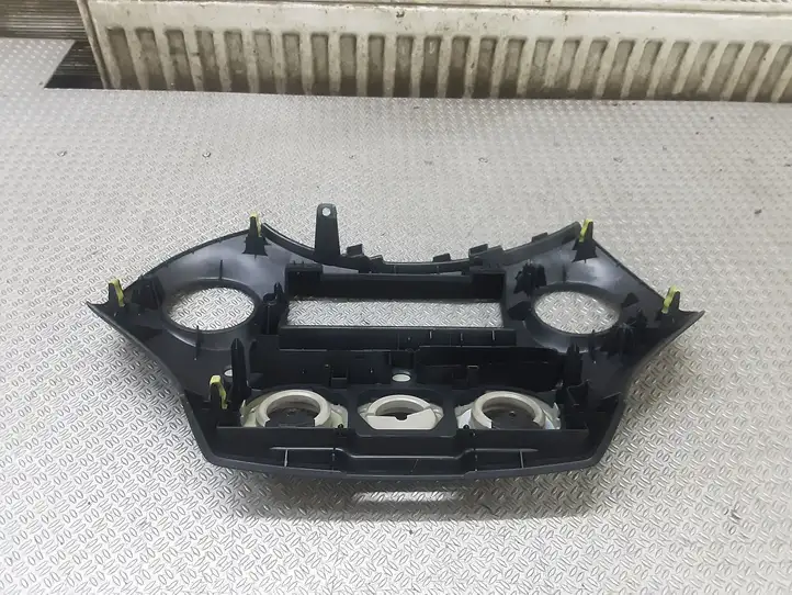 Toyota Yaris Verso (1999 - 2005) 7591970010 Центральная отделка панели приборов — фото 3