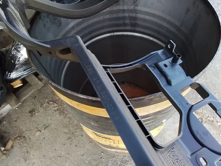 Volkswagen Tiguan (2007 - 2011)  5M1857051P Отделочный щит панели (нижний)